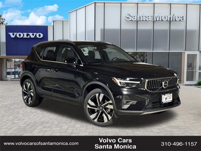 New 2025 Volvo XC40 B5 Ultra w/ Climate Package