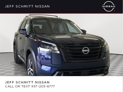 New 2025 Nissan Pathfinder Platinum w/ Black Appearance Package