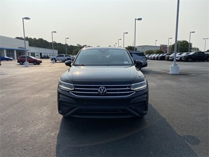 Used 2022 Volkswagen Tiguan SE w/ Panoramic Sunroof Package