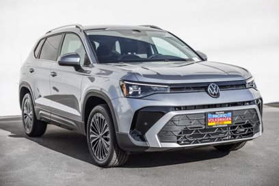 New 2025 Volkswagen Taos SE