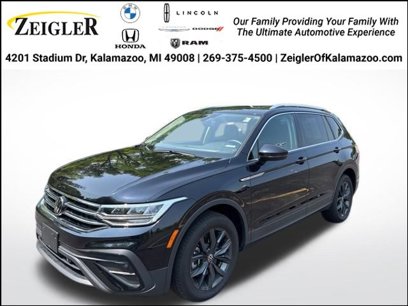 Used 2024 Volkswagen Tiguan SE w/ Panoramic Sunroof Package
