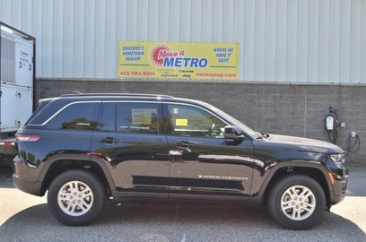 New 2024 Jeep Grand Cherokee Laredo