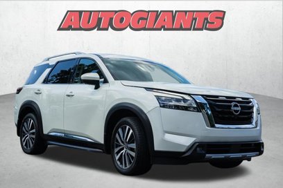 Used 2022 Nissan Pathfinder Platinum w/ Lighting Package (N93)