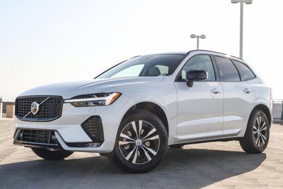 New 2025 Volvo XC60 B5 Core w/ Climate Package