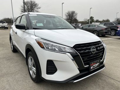New 2025 Nissan Kicks Play S