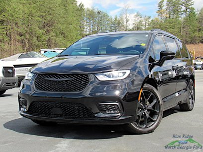 Used 2024 Chrysler Pacifica Touring-L w/ S Appearance Package