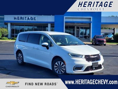 Used 2023 Chrysler Pacifica Touring-L