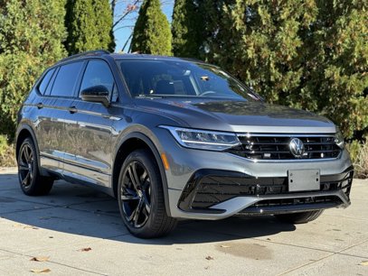 New 2024 Volkswagen Tiguan SE R-Line