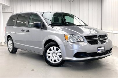 Used 2019 Dodge Grand Caravan SE w/ UConnect Hands-Free Group