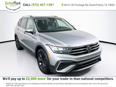 Used 2023 Volkswagen Tiguan SE w/ Panoramic Sunroof Package