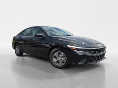 New 2025 Hyundai Elantra SE