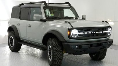 New 2024 Ford Bronco Outer Banks w/ Sasquatch Package
