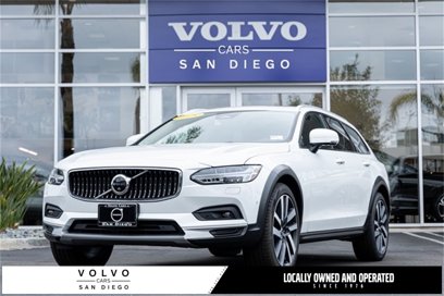 New 2025 Volvo V90 B6 Cross Country Ultra w/ Climate Package