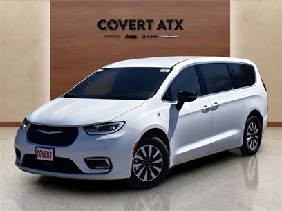 New 2025 Chrysler Pacifica Select