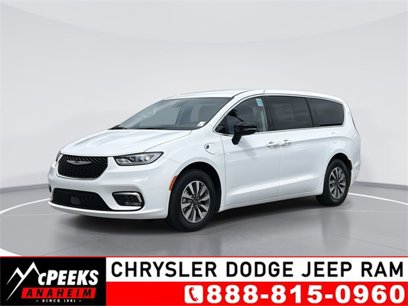 New 2024 Chrysler Pacifica Select