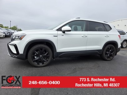 Used 2022 Volkswagen Taos SE w/ Panoramic Sunroof Package