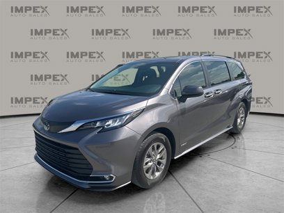 Used 2021 Toyota Sienna XLE