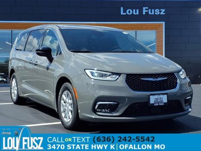 New 2025 Chrysler Pacifica Select
