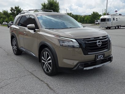 Used 2024 Nissan Pathfinder Platinum w/ Black Appearance Package