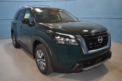 New 2025 Nissan Pathfinder SL w/ Cargo Package