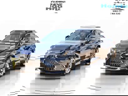 Used 2021 Lexus ES 300h Ultra Luxury w/ Accessory Package 2