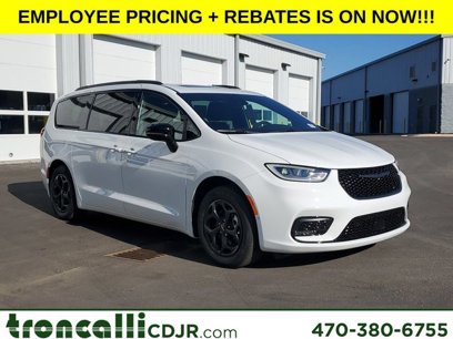 New 2025 Chrysler Pacifica Premium