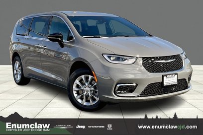 New 2025 Chrysler Pacifica Select w/ Uconnect Theater Family Group