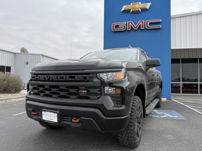 New 2025 Chevrolet Silverado 1500 Custom Trail Boss w/ LPO, Dark Essentials Package