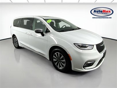 Used 2023 Chrysler Pacifica Limited