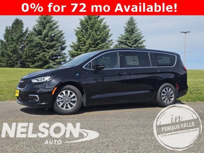 New 2025 Chrysler Pacifica Select w/ Uconnect Theater Family Group