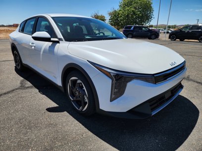 New 2025 Kia K4 EX