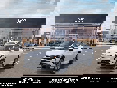 New 2025 Kia K4 LX