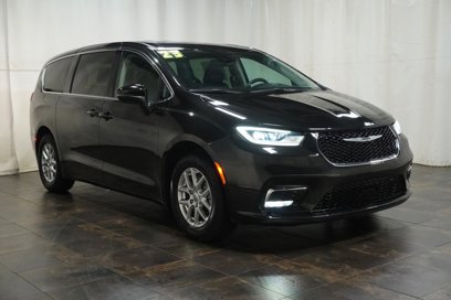 Used 2023 Chrysler Pacifica Touring-L