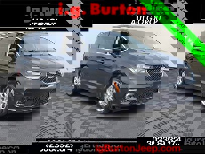 Used 2023 Chrysler Pacifica Touring-L