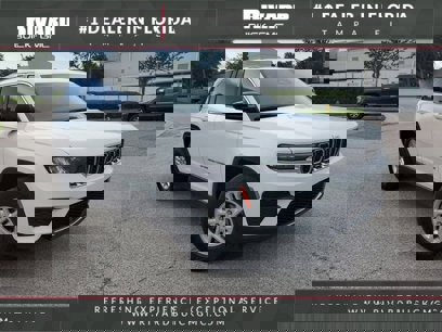 Used 2022 Jeep Grand Cherokee Laredo w/ Luxury Tech Group I