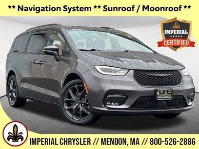 Used 2021 Chrysler Pacifica Limited w/ Uconnect Theater Family Group