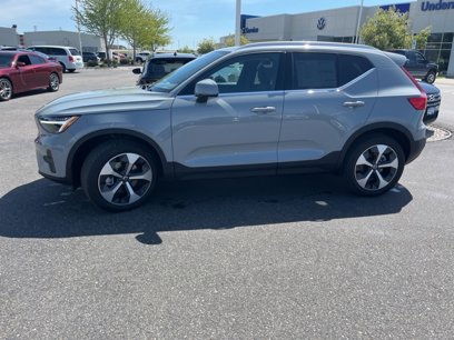New 2025 Volvo XC40 B5 Core w/ Climate Package