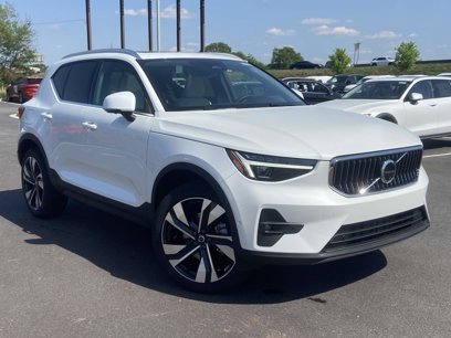 New 2025 Volvo XC40 B5 Ultra w/ Climate Package