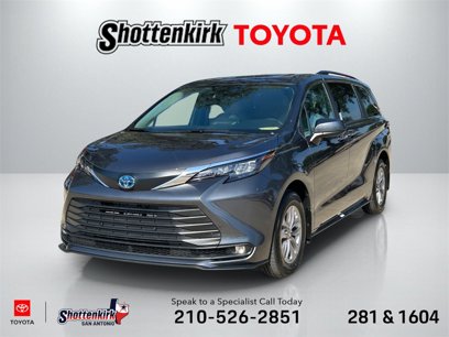 Used 2025 Toyota Sienna XLE