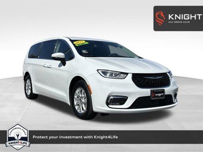 Used 2023 Chrysler Pacifica Touring-L
