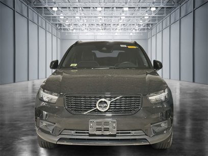Used 2020 Volvo XC40 T4 R-Design w/ Protection Package
