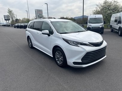 Used 2022 Toyota Sienna LE