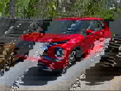 New 2025 Mitsubishi Outlander SE