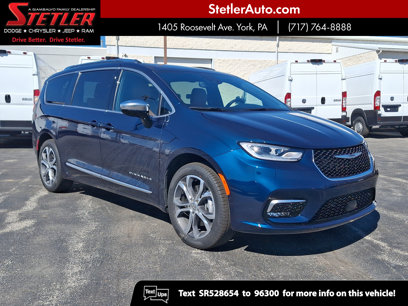 New 2025 Chrysler Pacifica Pinnacle w/ Trailer Tow Group