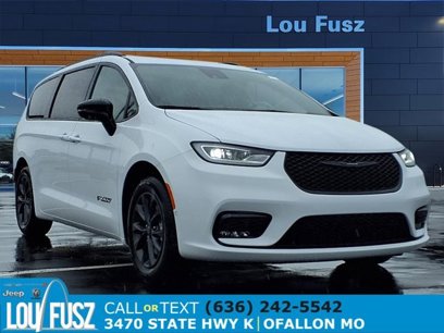 New 2025 Chrysler Pacifica Select w/ Fav Edition Package