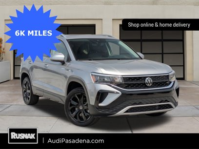 Used 2024 Volkswagen Taos SE w/ Panoramic Sunroof Package