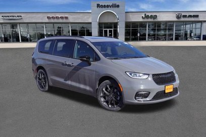 New 2025 Chrysler Pacifica Limited w/ Trailer Tow Group