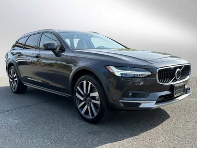 New 2025 Volvo V90 B6 Cross Country Plus w/ Protection Package Premier