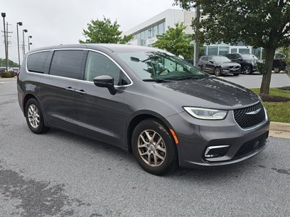 Used 2023 Chrysler Pacifica Touring-L