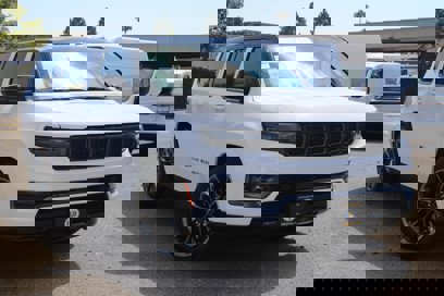New 2025 Jeep Grand Wagoneer Series III w/ Rear Seat Video Group 1